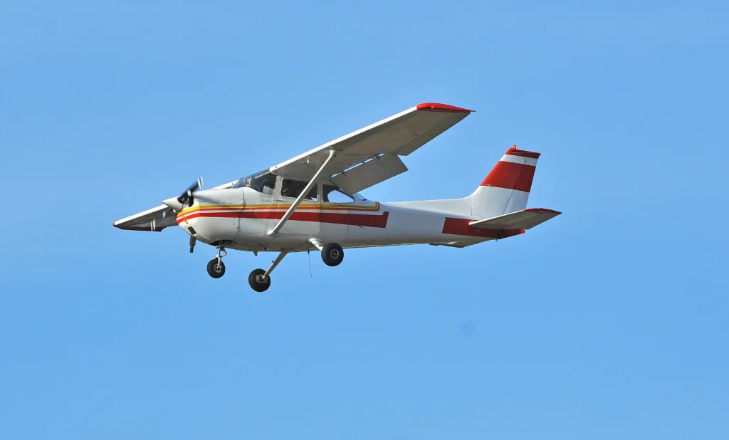 Cessna 172 Skyhawk Piston Engine Plane